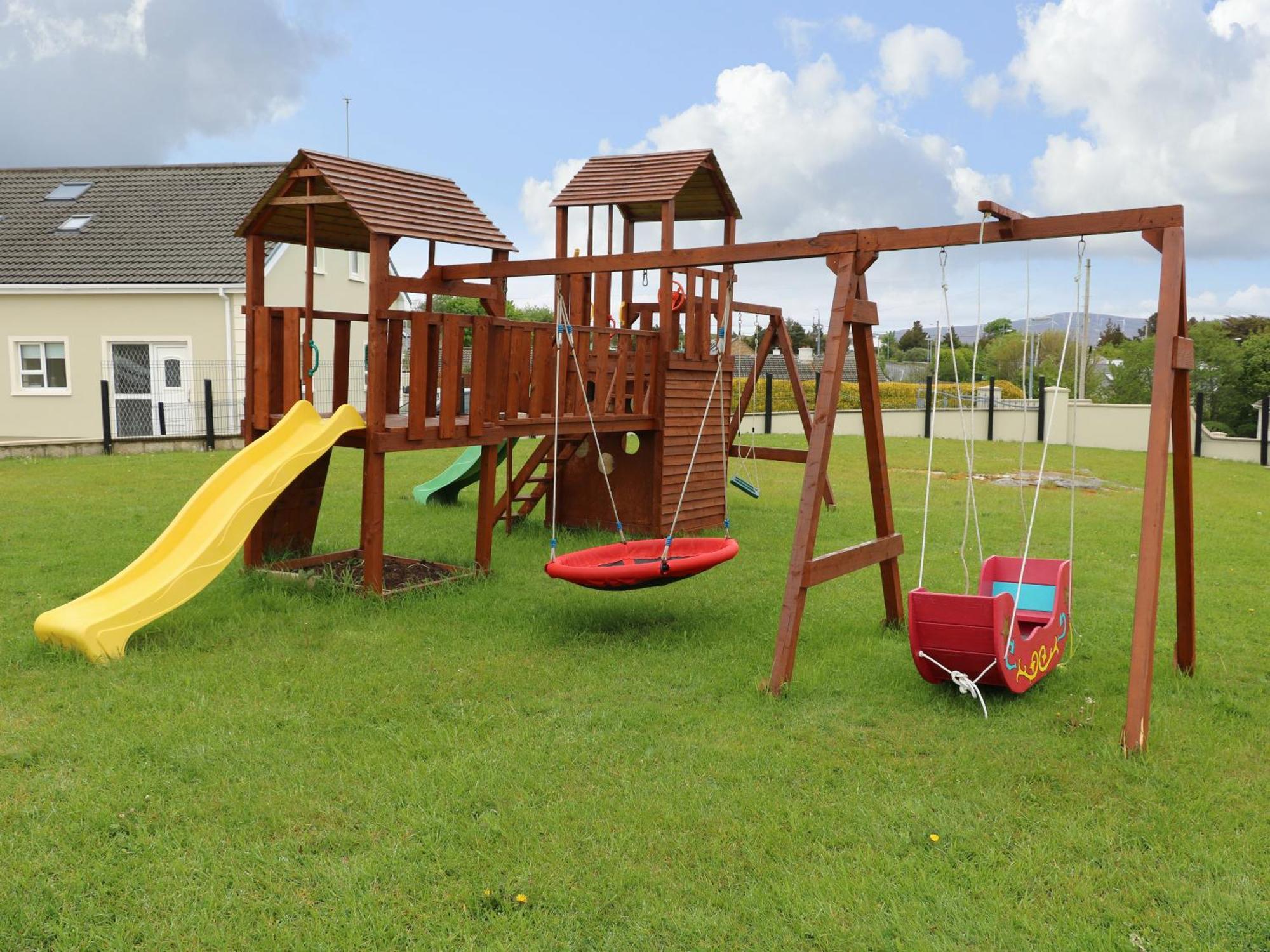 Holiday home Loughanure View *